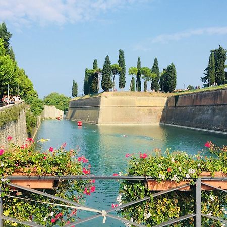 Residenza Giovanni Fronte Lago - Residence Garda Lago Peschiera del Garda Eksteriør billede