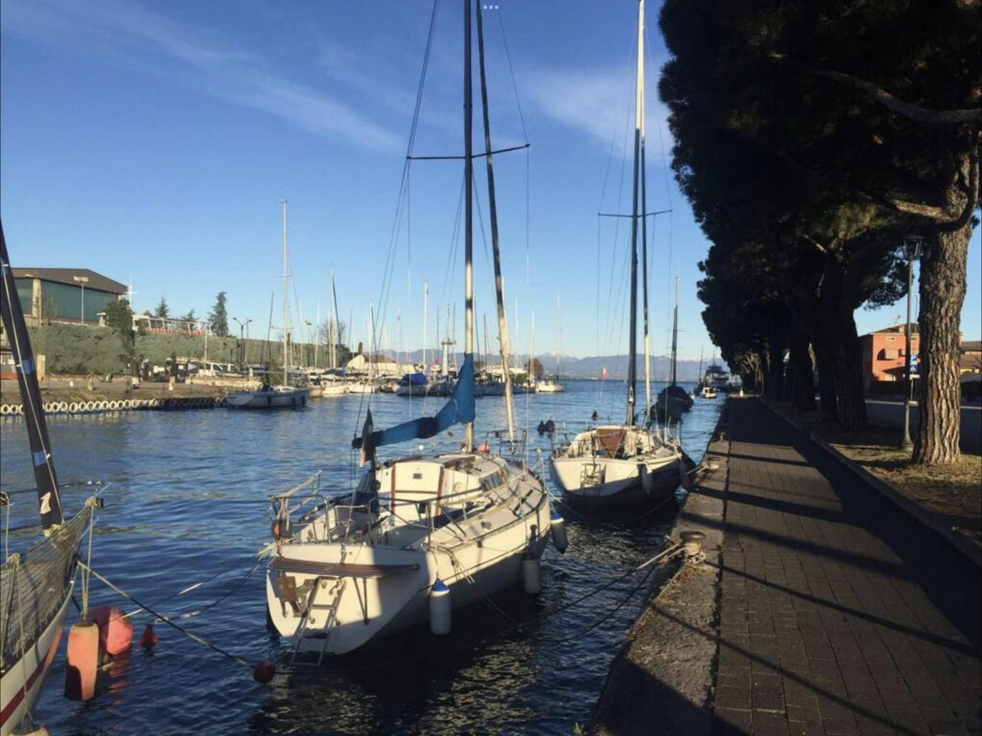 Residenza Giovanni Fronte Lago - Residence Garda Lago Peschiera del Garda Eksteriør billede